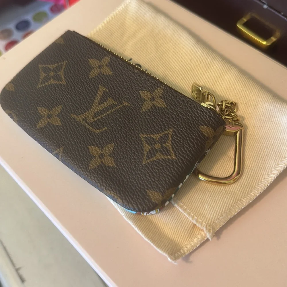 NEW! 2023 Christmas Animation Alpine Pink Key pouch! - Picture 7 of 15